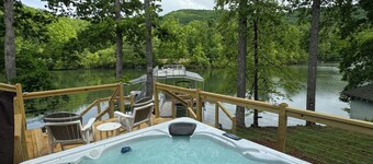 Dancing Bream, Lakefront, Dock, Sun Deck, kayaks, Hot tub.