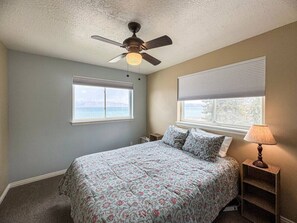 4 soverom, strykejern/-brett, reiseseng for barn og wi-fi