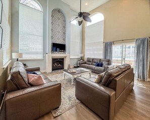 TV, fireplace