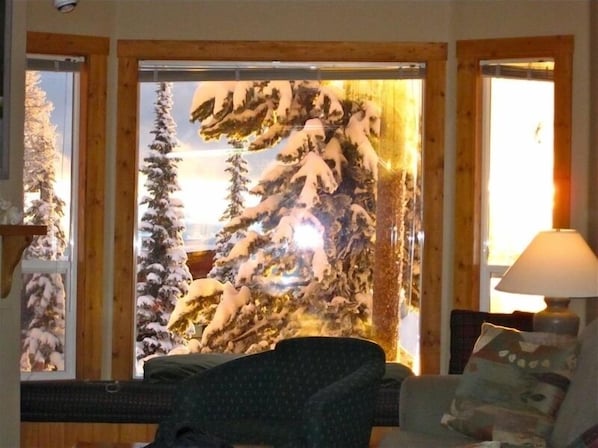 TV, peis, DVD-spiller og fotballspill