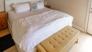 1 soverom, strykejern/-brett, wi-fi (inkludert) og sengetøy