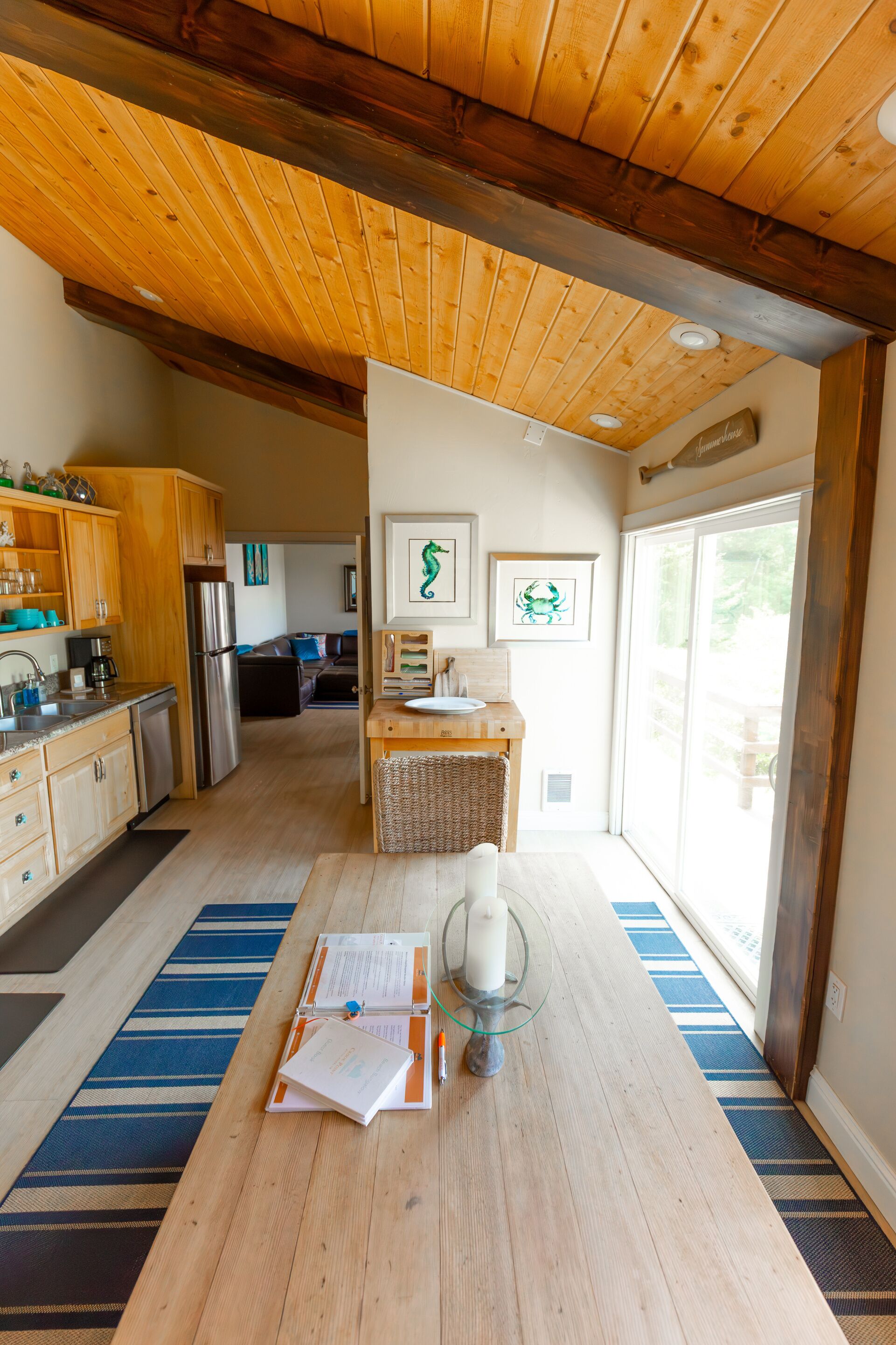 Kjøleskap, mikrobølgeovn, ovn og oppvaskmaskin