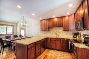 Fridge, microwave, oven, stovetop - The Perfect Family Mountain Getaway (Breckenridge)