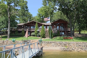 Exterior - Beautiful 7 Bed, 6 Bath, Huge Dock, Boat Launch @ House, Game Room, Kid Friendly (Sunrise Beach)