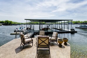 Terrace/patio - Beautiful 7 Bed, 6 Bath, Huge Dock, Boat Launch @ House, Game Room, Kid Friendly (Sunrise Beach)