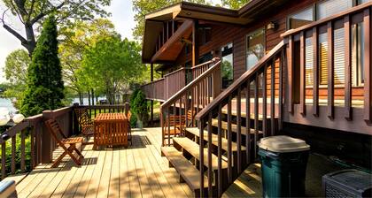 Beautiful 7 Bed, 6 Bath, Huge Dock, Boat Launch @ House, Game Room, Kid Friendly