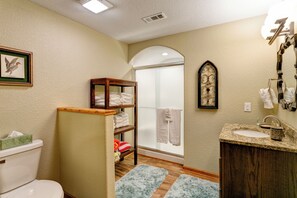 Combined shower/tub, towels, soap, shampoo
