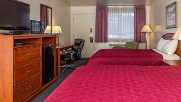 Basic Double Room, 2 Katil Ratu (Queen), Accessible | Meja, langsir/tirai gelap terus, seterika/papan seterika, Wi-fi percuma