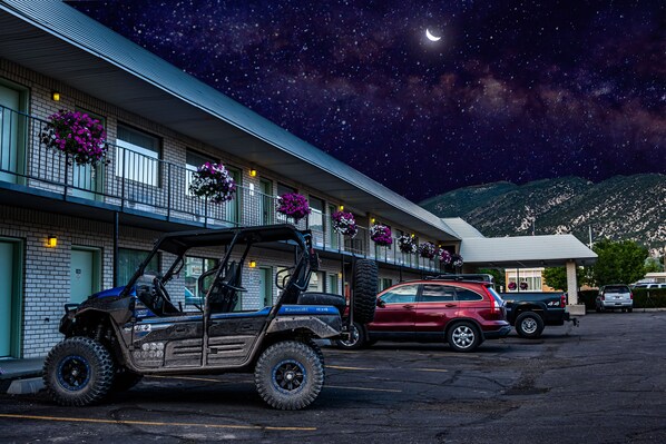 Front of property - evening/night - Manti Country Village Motel (Manti)