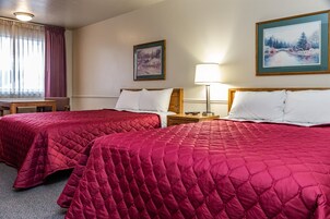 办公桌、遮光窗帘、熨斗/熨板、免费 WiFi