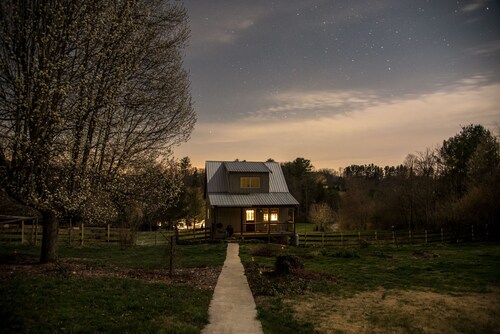 Garden Cottage near Asheville and Blue Ridge Parkway