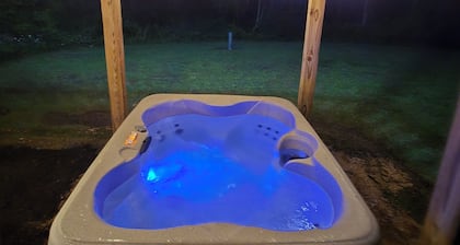 Group Friendly 4 BR 6 mi to ACE / 4 mi to AOTG / 1.4 mi to Downtown Hot Tub