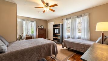4 bedrooms, WiFi, bed sheets