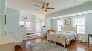5 bedrooms, iron/ironing board, travel crib, WiFi - Expansive View Of The Blue Ridge Mountains, The Valley And The Shenandoah River (Elkton)
