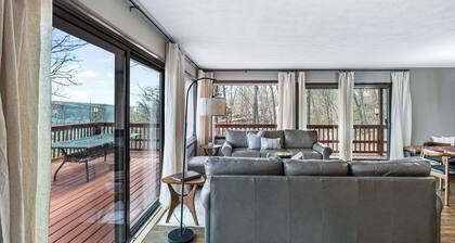 Seneca Vista: rural lake home on Seneca lake, large yard, private lake access