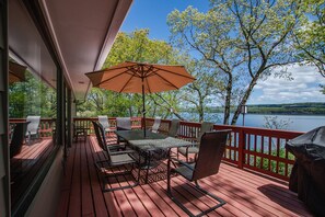 Outdoor dining - Seneca Vista: rural lake home on Seneca lake, large yard, private lake access (Dundee)