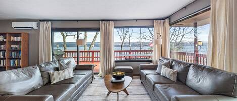 Smart-TV, Kamin, Tischtennisplatte, Bücher