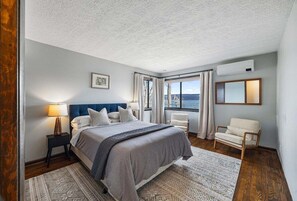 3 quartos, escrivaninha, ferros/tábuas de passar roupa