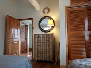 3 bedrooms, iron/ironing board, travel cot, free WiFi - Walk out the door, walk onto the beach! (Dunkirk)