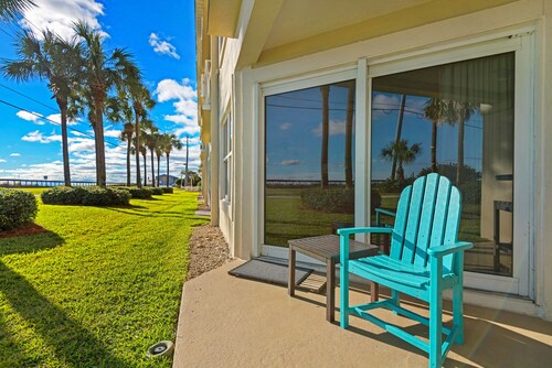 DOG FRIENDLY **** GROUND FLOOR****GULF FRONT VIEW****FREE BEACH SET UPS****