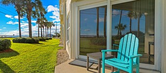 DOG FRIENDLY **** GROUND FLOOR****GULF FRONT VIEW****FREE BEACH SET UPS****
