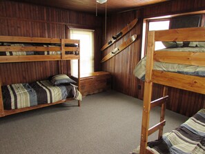 4 bedrooms, desk, iron/ironing board, free WiFi