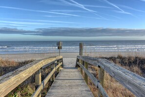Sun-loungers - Gorgeous Views!  Waterfront, Elevator, Pool, Kayaks,  Day Docks,  & Fishing (Topsail Beach)