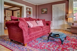 Smart-TV, peis, bordtennis og bøker