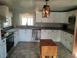 雪櫃、微波爐、焗爐、爐具