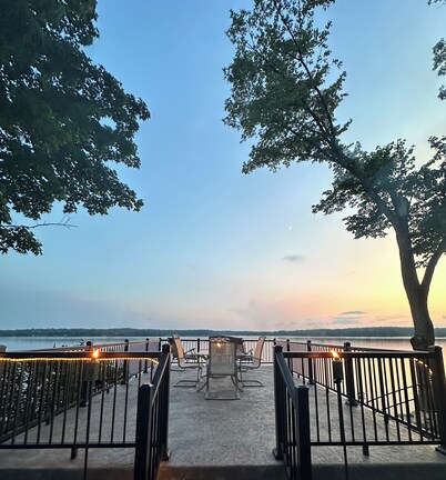 Balsam Lake Sunset Cabin with WiFi & Sauna!