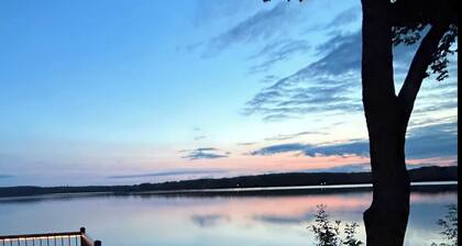 Balsam Lake Sunset Cabin with WiFi & Sauna!