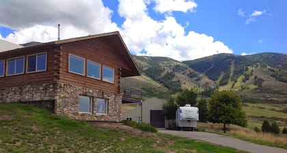 Venez séjourner au McMinn Inn et profitez de la vue sur la montagne!
