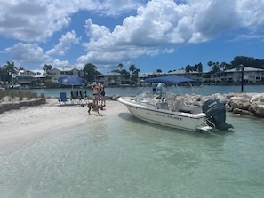 Beach nearby, sun loungers, beach towels