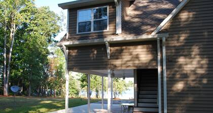 FANTASTIC Cottage - Amazing Panoramic Views - HUGE Water Front Level Lot Private