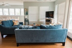 Smart TV, video games, DVD player, video library - Always a great time on south island of Tybee! and short drive to Savannah! (Tybee Island)