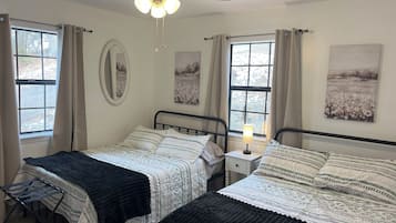 3 bedrooms, desk, iron/ironing board, free WiFi