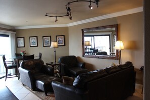 Een televisie, een dvd-speler en boeken