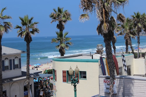 PANORAMIC OCEAN VIEWS! Steps To Beach, Shops, Restaurants, Night Life