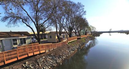 Deluxe "Ranta" loma-bungalow joen rannalla