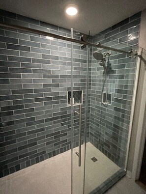 Combined shower/tub, hair dryer, towels, soap