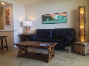 Smart TV, DVD player, books, stereo - OWNER HOST.    Maui's BEST- DIRECT OCEAN FRONT Longest Sandy Beach on Maui! (Kihei)