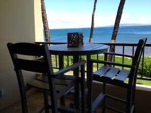 Outdoor dining - OWNER HOST.    Maui's BEST- DIRECT OCEAN FRONT Longest Sandy Beach on Maui! (Kihei)