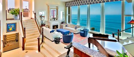 智能電視、壁爐、DVD 播放機、乒乓球設施