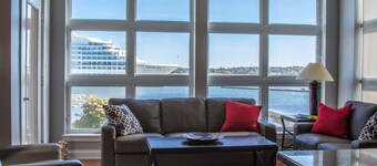  Walk to Fine Restaurants & Confederation Centre of The Arts.