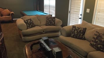 Smart TV, fireplace, stereo, offices