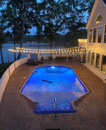 Hyco lake with pool , huge views, X large boathouse, 