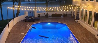 Resort like - lac Accueil - vue énorme sur l'eau, piscine et grand hangar à bateaux.