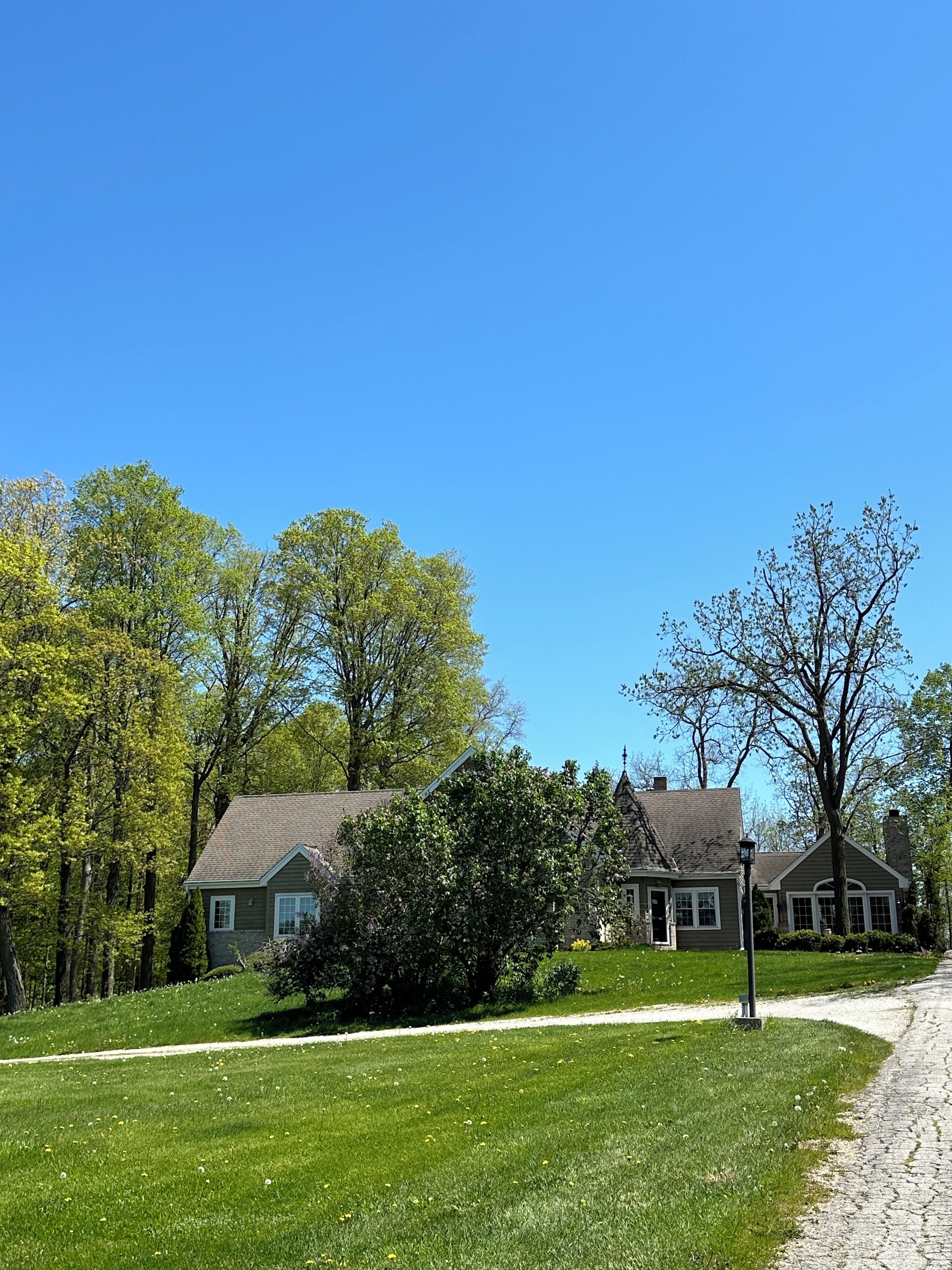 All-inclusive, "up north" retreat feel 15 miles from downtown MKE I Stay for RNC