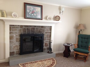 Interior - Beautiful Farmhouse located on 1200 acres of private bliss with a quiet pond. (Brownfield)
