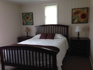 4 bedrooms, iron/ironing board, free WiFi, bed sheets